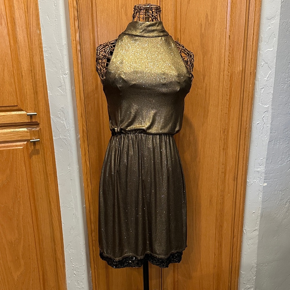 Alice + Olivia Shimmering Gold Mini Dress. Small. Sleeveless.